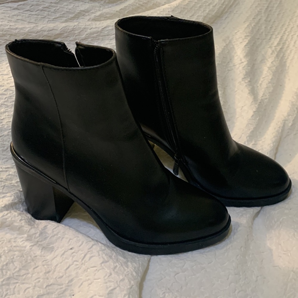 Boots - Picture 4 of 4